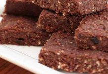 Σοκολατένιες μπάρες δημητριακών με μέλι & ξηρούς καρπούς