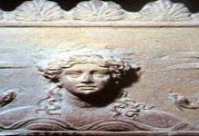 Μέλισσες, οι ιέρειες της Θεάς Δήμητρας.