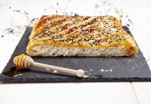 Τυρόπιτα με άνηθο, μέλι και μαυροκούκι