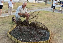 Μια πρωτότυπη “Μέλισσα” κοσμεί το πάρκο της παραλίας των Ν. Μουδανιών